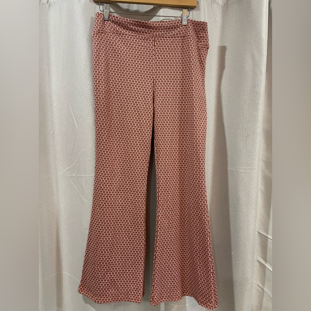 Practically new, only wore once. Cute flare pants